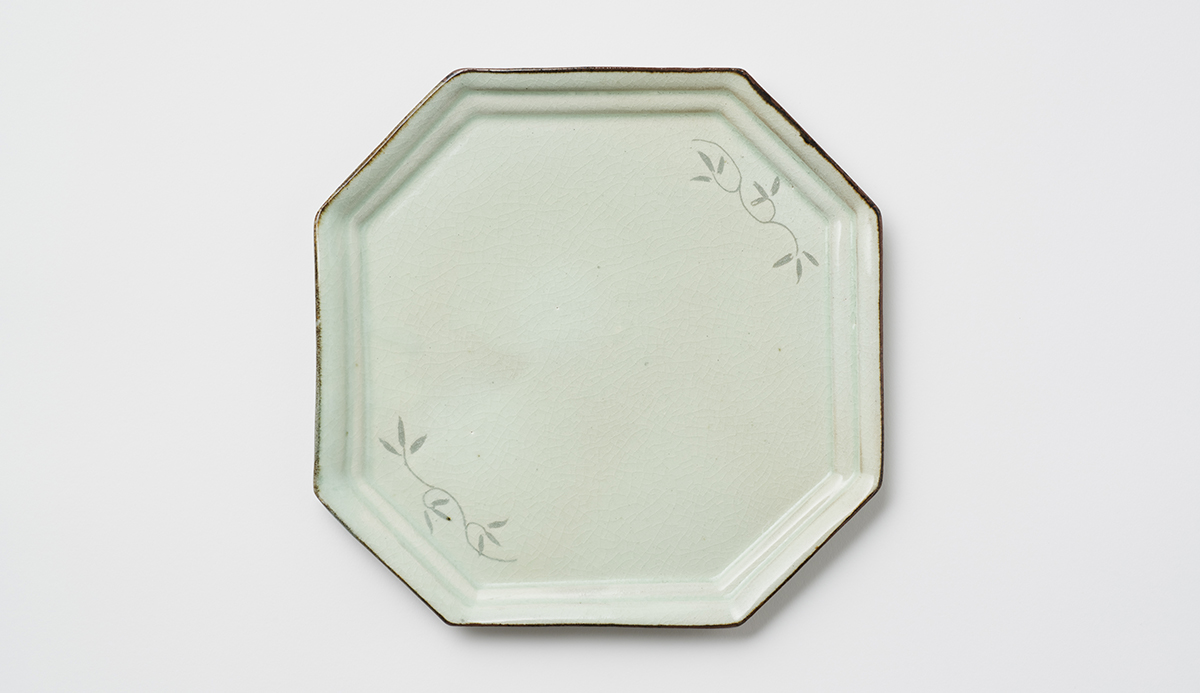 0621_19029 Ivy Carved Celadon Octagonal plate(L)