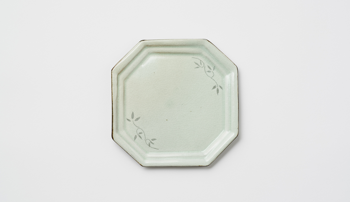 0621_19060 Ivy Carved Celadon Octagonal plate(S)