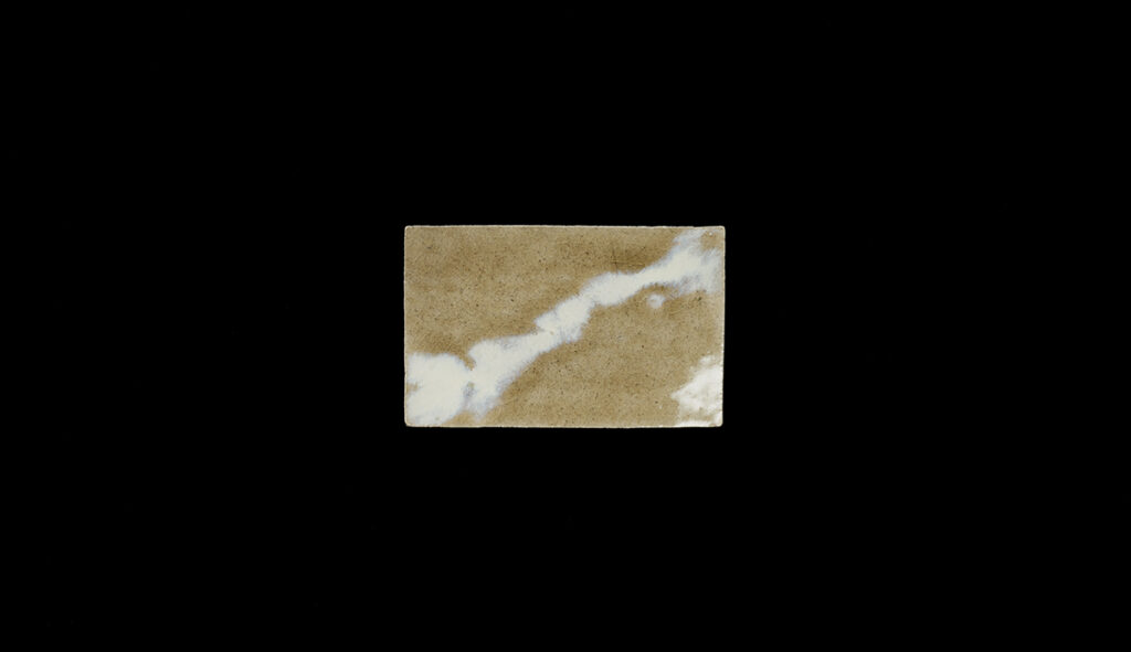 斑唐津掛分け薄板皿Speckled Karatsu Two Colored Thin Plate