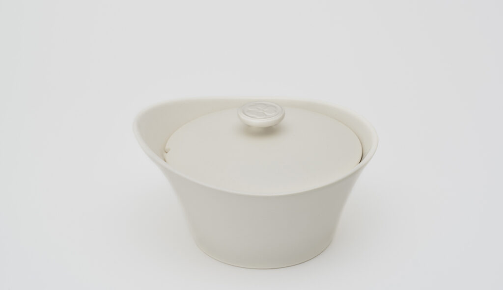 HACHI (M) Ivory