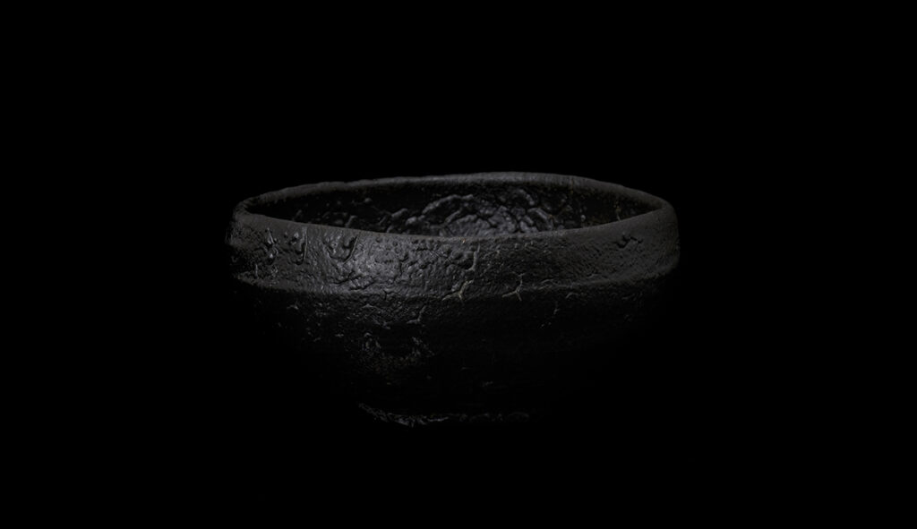 黒唐津引出茶碗Dark Karatsu Tea Bowl