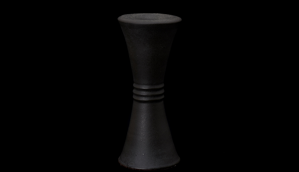 0621_20084 黒唐津立鼓形花生けDark Karatsu Hourglass-shaped Flower Vase